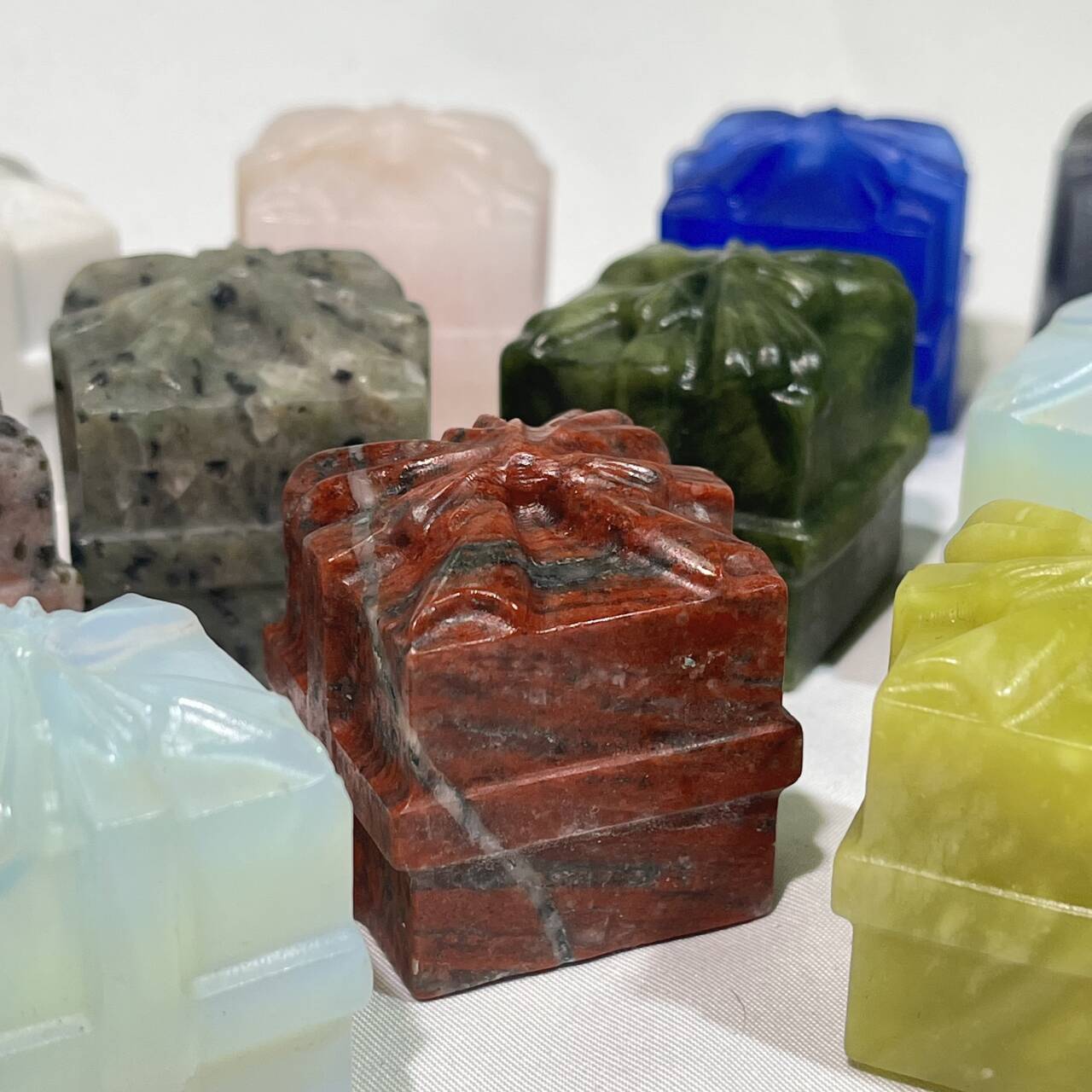 9 Types 2.5' Gift Box Carving Wholesale Crystal