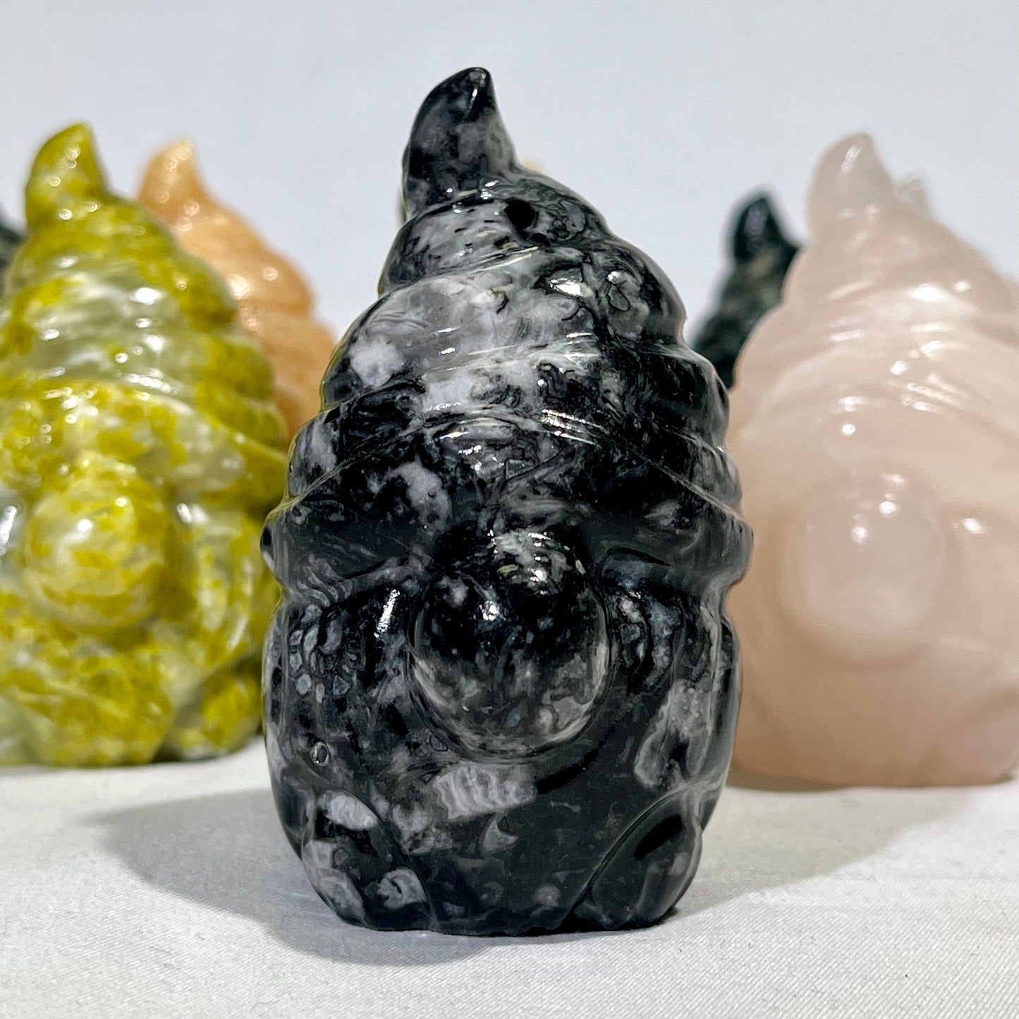 Jade、Calcite、Tourmaline Gnome Carving Wholesale Crystal