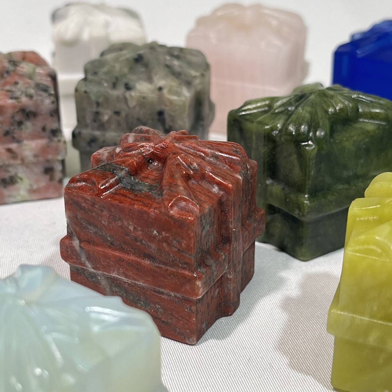 9 Types 2.5' Gift Box Carving Wholesale Crystal
