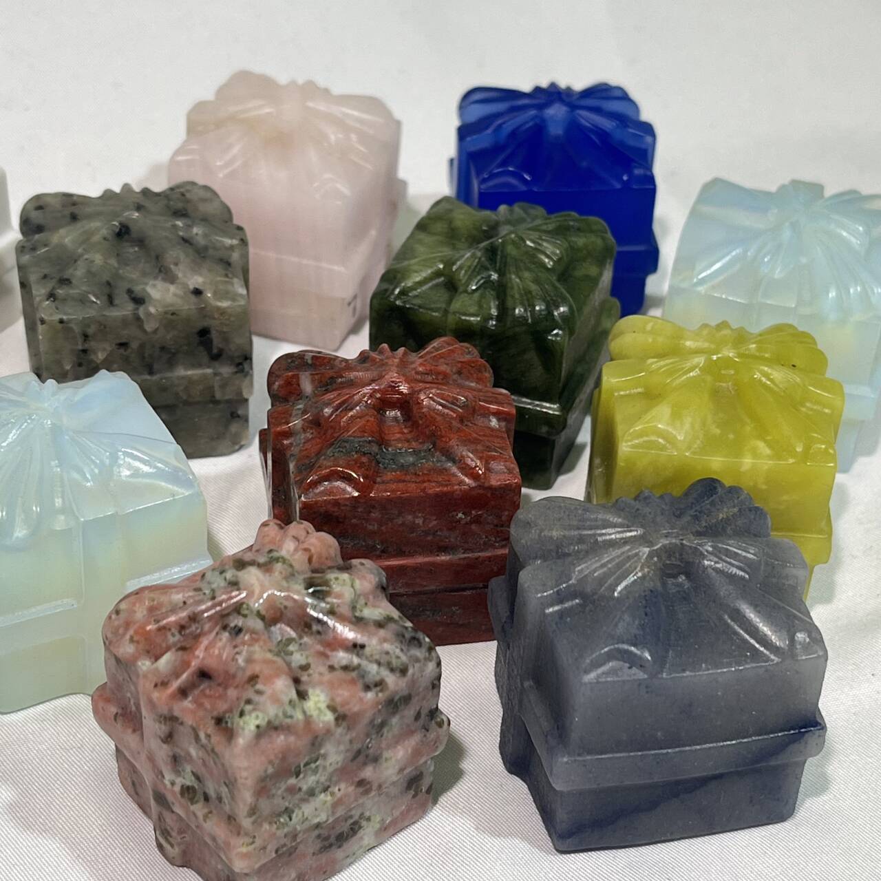 9 Types 2.5' Gift Box Carving Wholesale Crystal