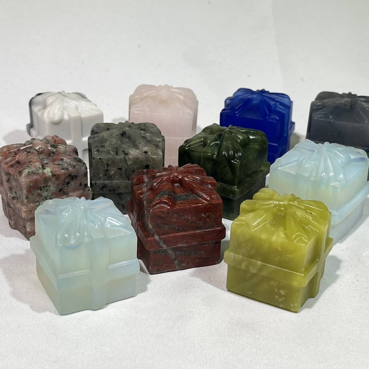 9 Types 2.5' Gift Box Carving Wholesale Crystal